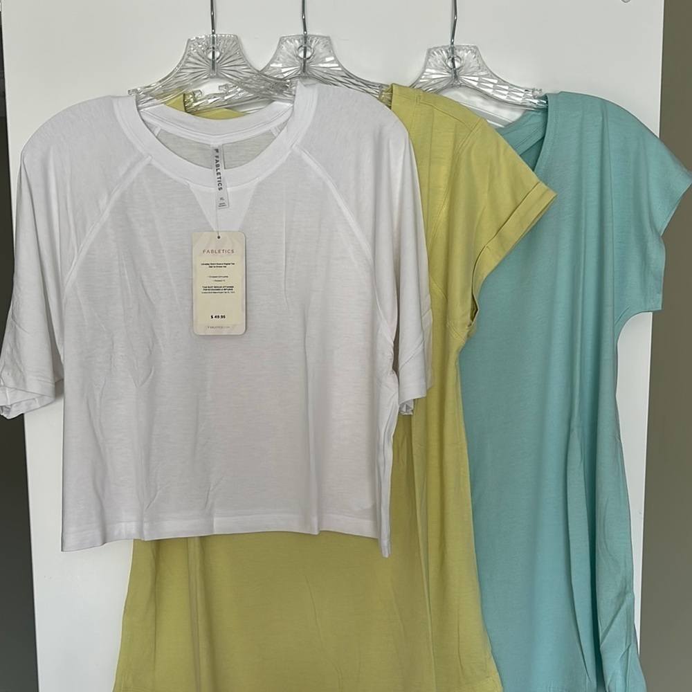 NWT FABLETICS Short Raglan Sleeve Crop Tee, Sz XL, in White